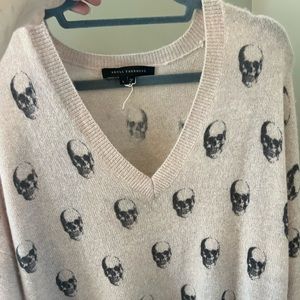 Skull Cashmere Light Pink Printed Sweater Size Large Long sleeve Vneck